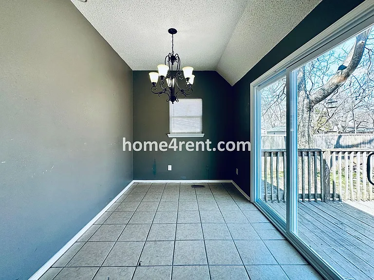 220 N Walnut St — Photo 21