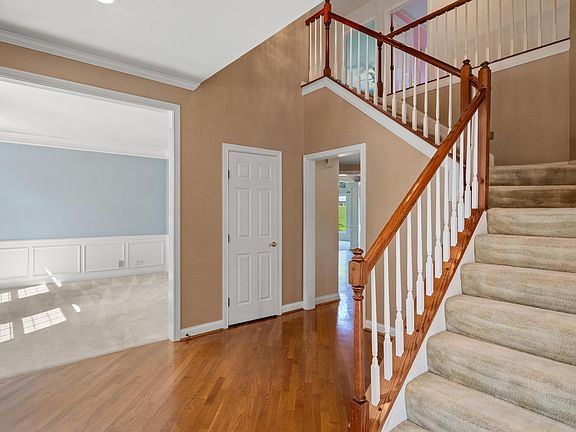 3rd image of 949 Appleblossom Dr