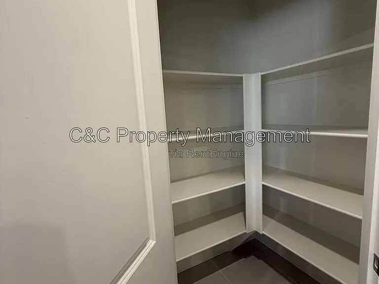 2208 S Helm Ave — Photo 7