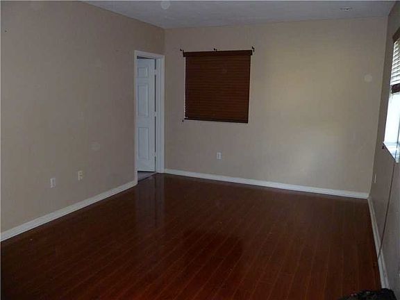 5th image of 2620 SW 83rd Ave #108