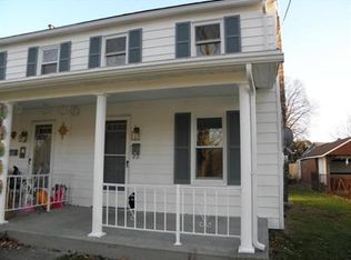 20 Race St, Belvidere, NJ 07823