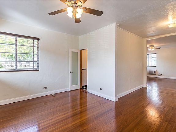 5th image of 639 12th St APT 1