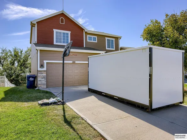 4505 Waterford Ave, Papillion, NE 68133