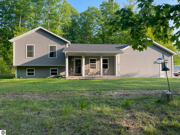 3075 Marl Rd, Interlochen, MI 49643