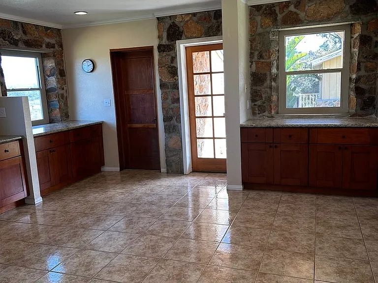 3264 Holly Way — Photo 8