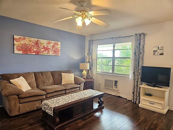 5th image of 2111 NE 56th Street #209