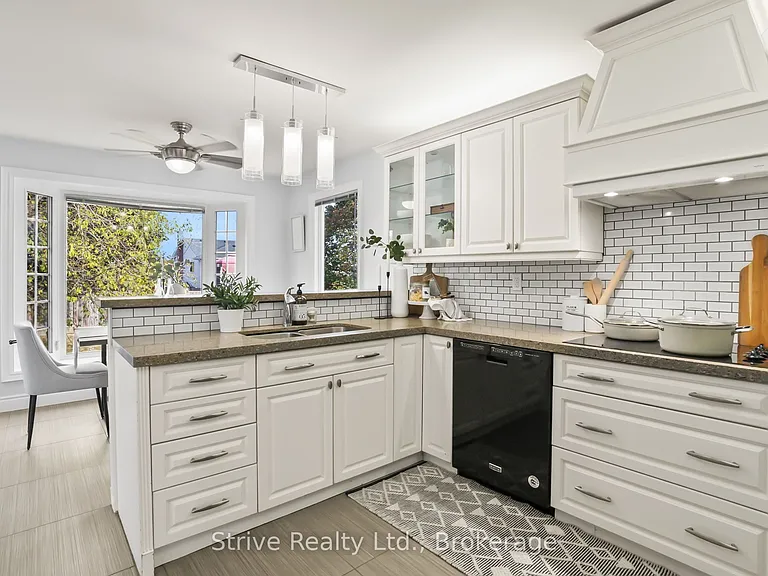 23 Cherry Blossom Cres #UPPER — Photo 9