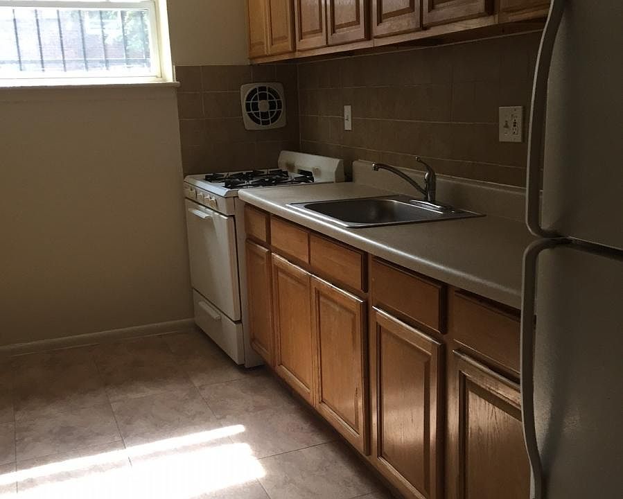 2nd image of 35 Smith St APT A10