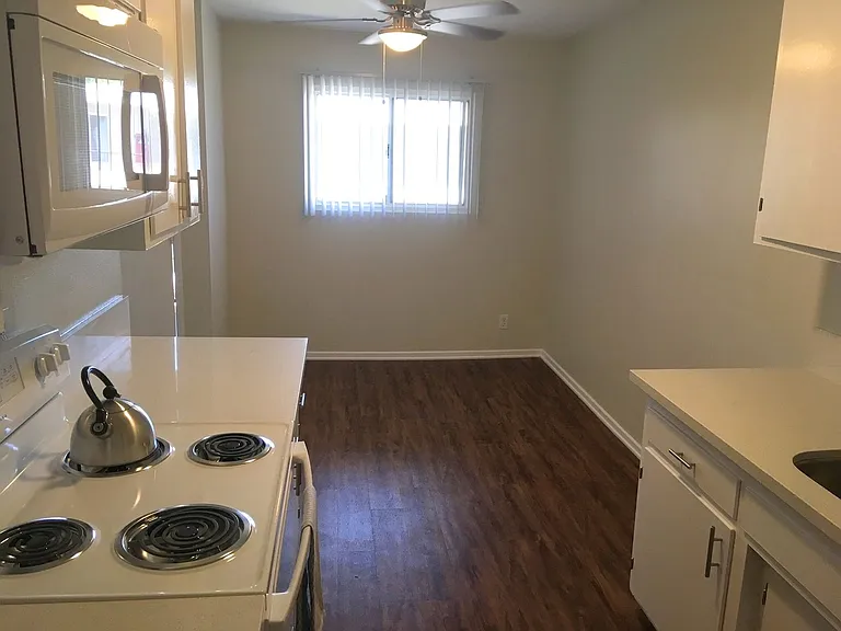 18400 Prairie Street — Photo 102