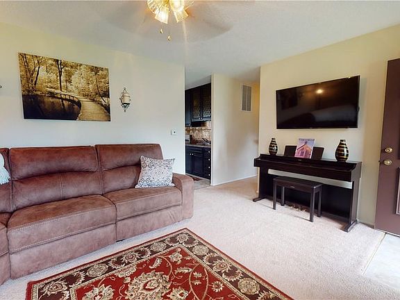 5th image of 532 Dawn Ave