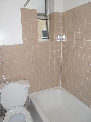 2nd image of 2100 Beekman Pl APT 1B
