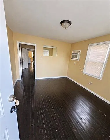 2 bed, 1.0 bath, 1550 sqft, $1,300 — Photo 3
