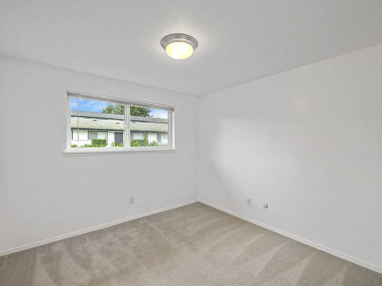 Manhattan Apartments - Normandy Park — Photo 20