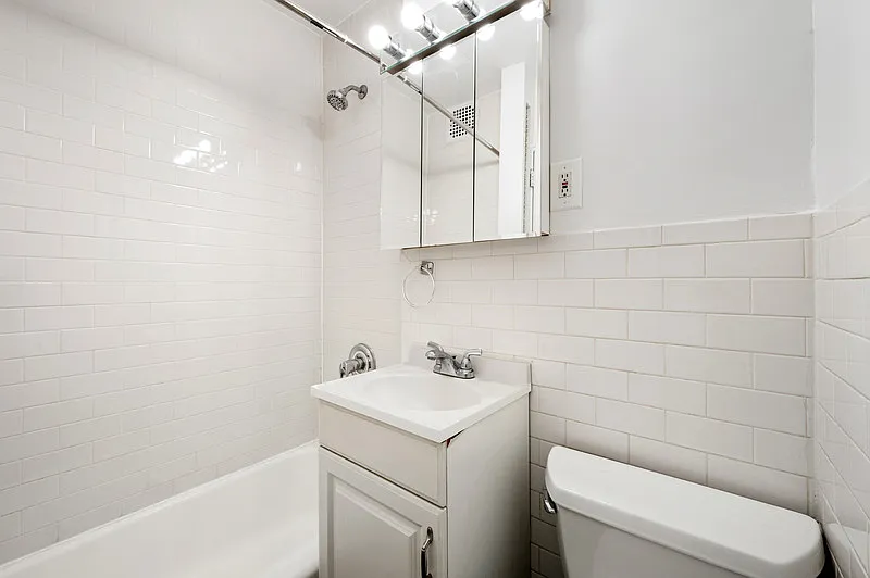 1582 First Avenue — Photo 3