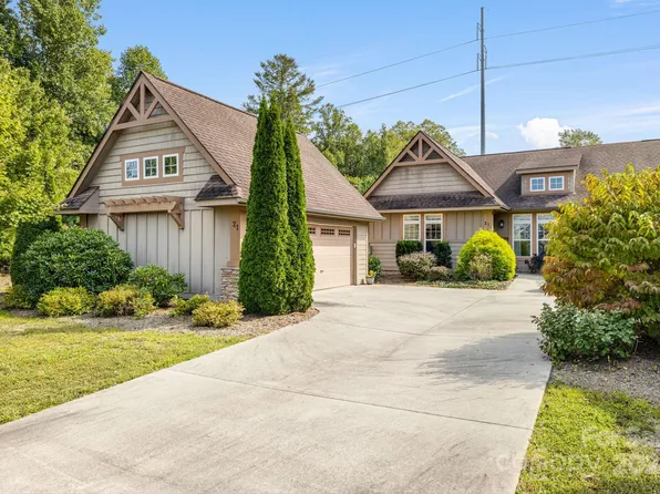 21 Foxtail Ct, Hendersonville, NC 28792