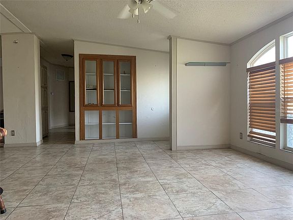 2nd image of 1425 SE Peach Dr