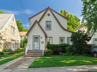 107 Cherry St, Floral Park, NY 11001