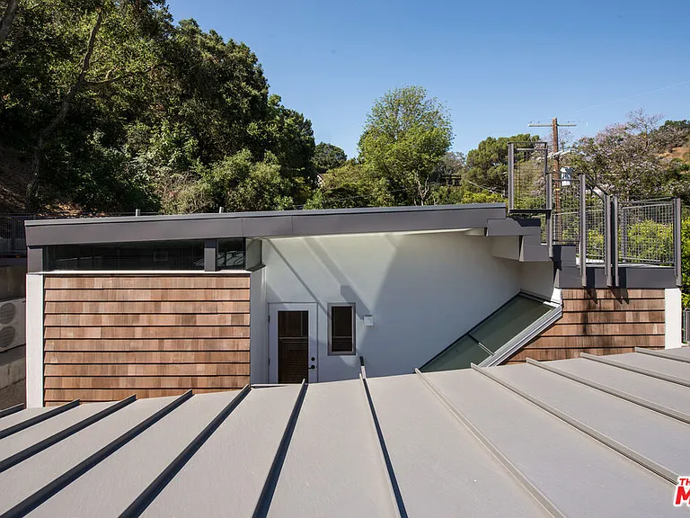 8870 Wonderland Ave — Photo 27