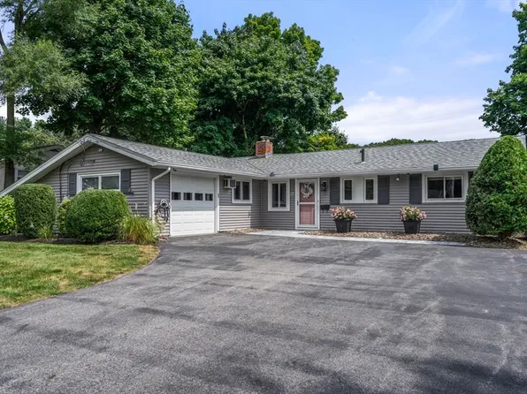 17 Mayflower Rd, Framingham, MA 01701