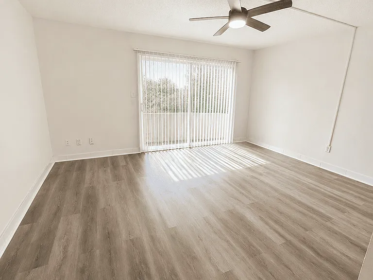 5820 N Church Ave #129 — Photo 4