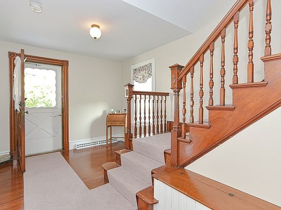 3rd image of 52 Winslow Ave