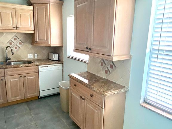 5th image of 392 Brighton J