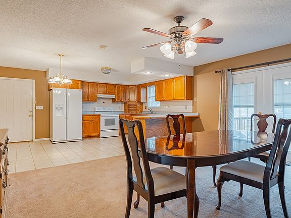 4th image of 631 Wimbledon Pl