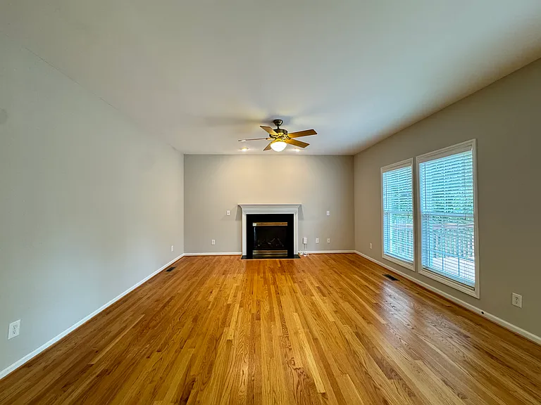 205 Laurens Way — Photo 4