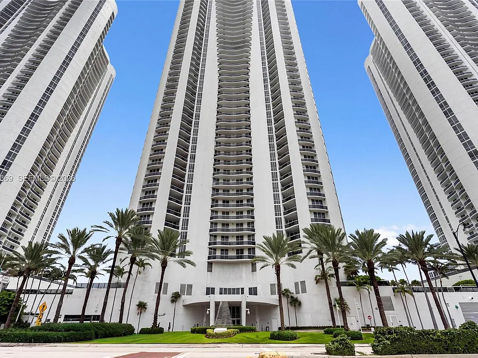 16001 Collins Ave #1007