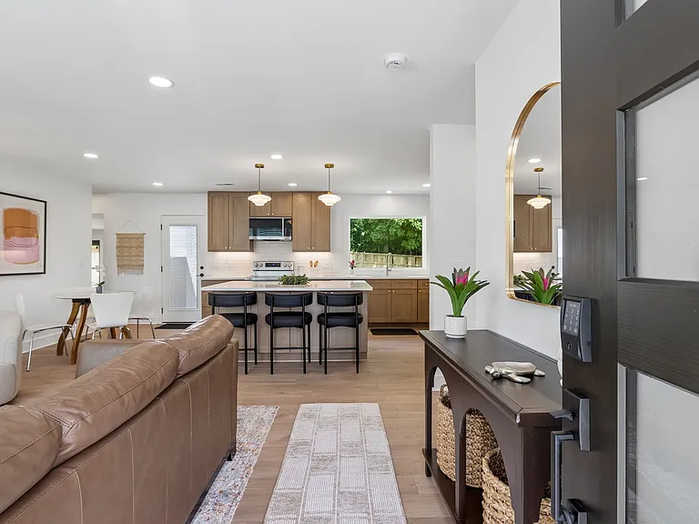 108 Dabney Dr — Photo 14