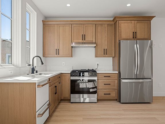 4th image of 439 N Sierra Bonita Ave #359e24702