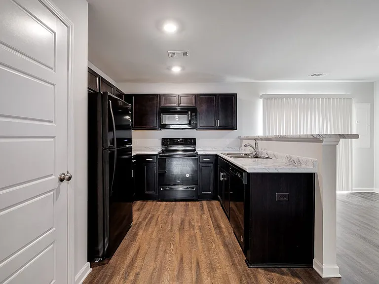 8 Red Robin Ct — Photo 10
