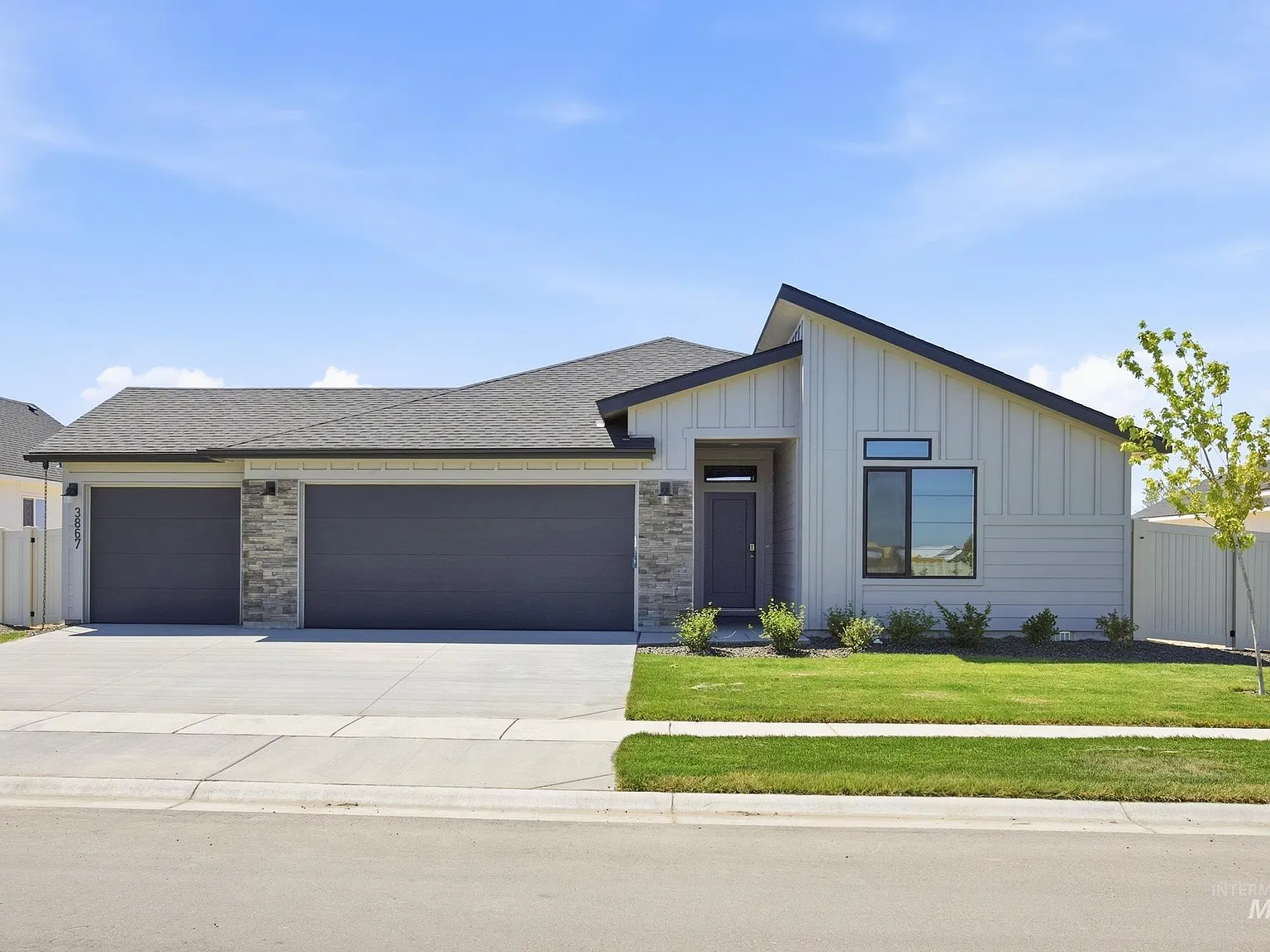 4 bed, 2100 sqft, $2,900 — Photo 1