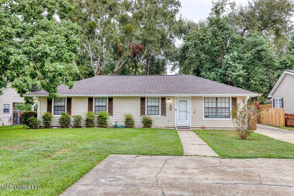 5 bed, 2.5 bath, 1616 sqft, $2,200 — Photo 1