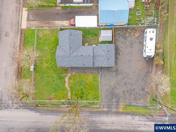 2nd image of 809 SW Ash St