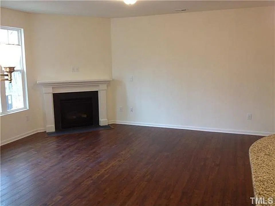 3 bed, 2.5 bath, 1770 sqft, $1,900 — Photo 3