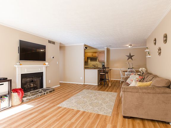 3rd image of 703 Country Park Dr SE #703