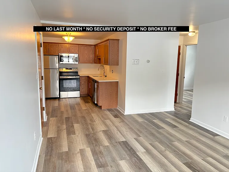 Lexington St Apartments — Photo 8