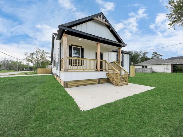 2718 Avenue F St, Dickinson, TX 77539