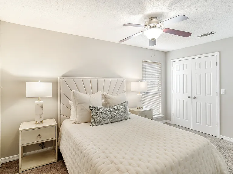 Lakeshore Pointe Apartment Homes — Photo 15
