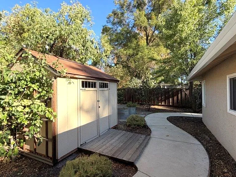 1579 Terry Way — Photo 25
