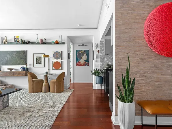 350 W 42nd St APT 57C, New York, NY 10036