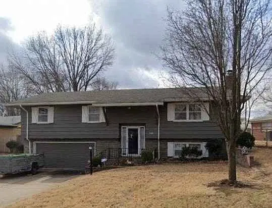 907 E Morrison Dr