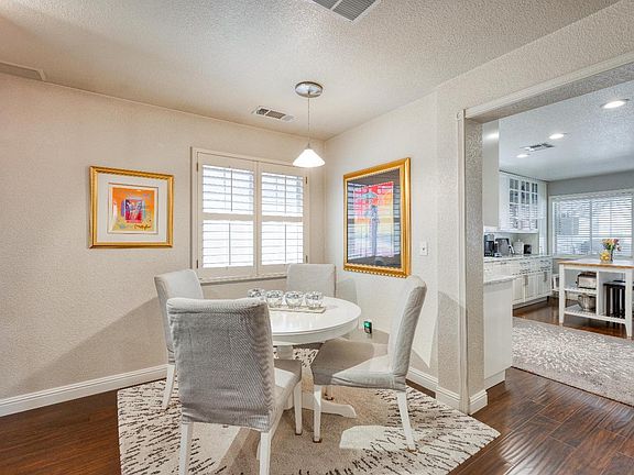 4th image of 320 Torrey Pines Court