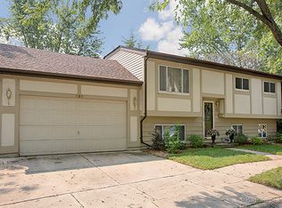 325 Greenfield Ave, Glen Ellyn, IL 60137