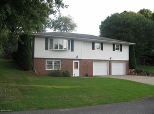 10 Park Ln, Milton, PA 17847