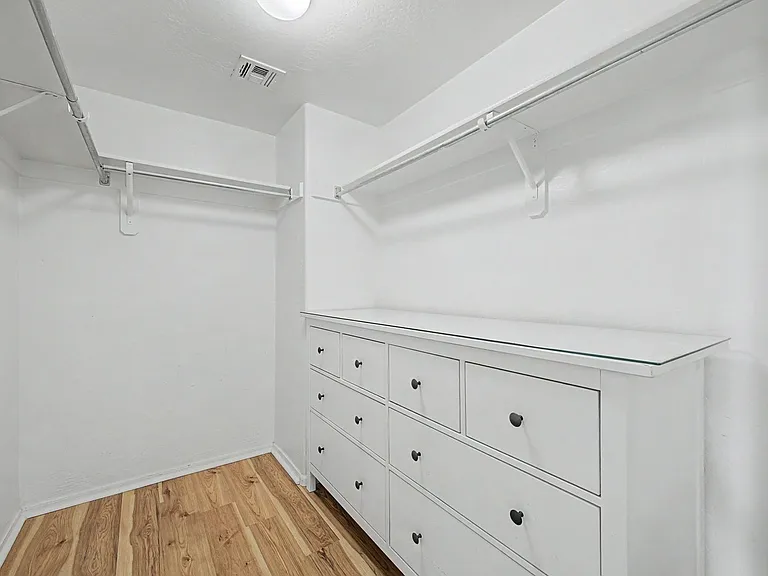 2233 E Huntington Dr — Photo 19