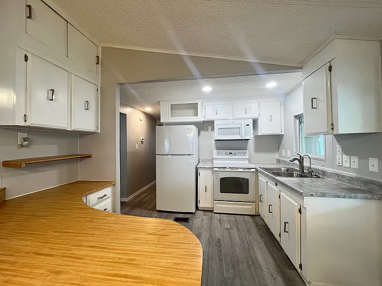 6111 Easy Dr — Photo 23