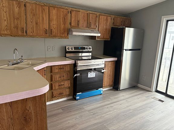 2nd image of 504 & 505 N Division St #56