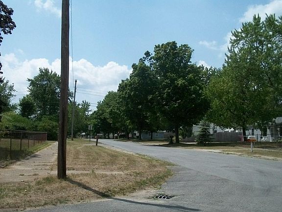 3rd image of 2329 Westfield Dr